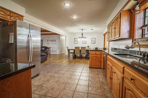 Kitchen - 80 E Cardinal Rd, Cave City, AR 72521 photo 3 of 4