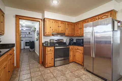 Kitchen - 80 E Cardinal Rd, Cave City, AR 72521 photo 2 of 4