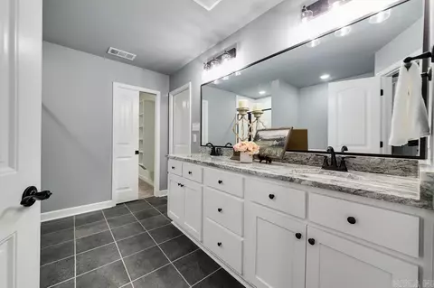Bath - 10 Aberdeen Dr, Cabot, AR 72023 photo 6 of 8