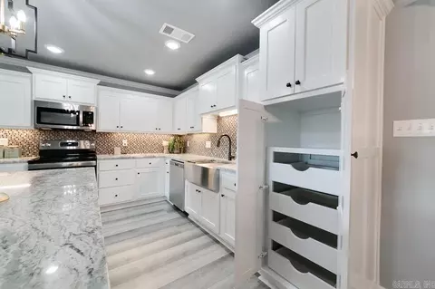 Kitchen - 10 Aberdeen Dr, Cabot, AR 72023 photo 9 of 9