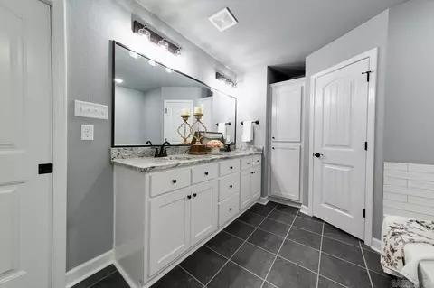Bath - 10 Aberdeen Dr, Cabot, AR 72023 photo 5 of 8