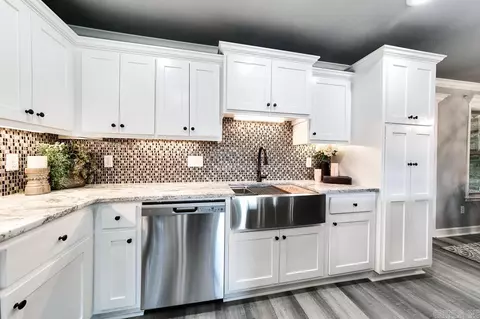 Kitchen - 10 Aberdeen Dr, Cabot, AR 72023 photo 6 of 9