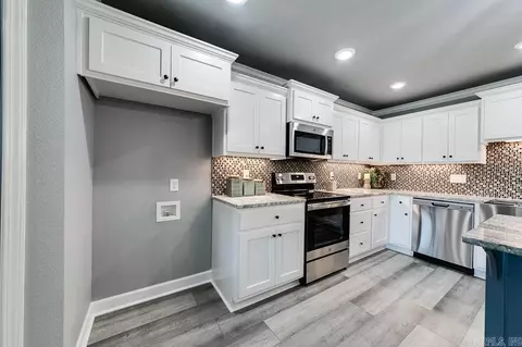Kitchen - 10 Aberdeen Dr, Cabot, AR 72023 photo 8 of 9