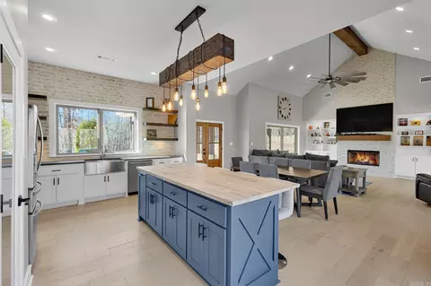Kitchen - 6089 Castle Rock, Benton, AR 72019 photo 3 of 5