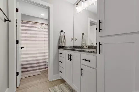 Bath - 6089 Castle Rock, Benton, AR 72019 photo 3 of 3