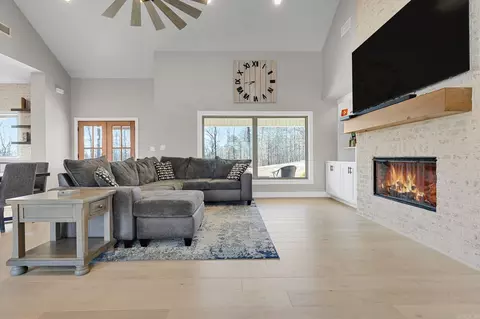Living - 6089 Castle Rock, Benton, AR 72019 photo 2 of 3