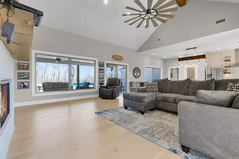 Living - 6089 Castle Rock, Benton, AR 72019 photo 3 of 3