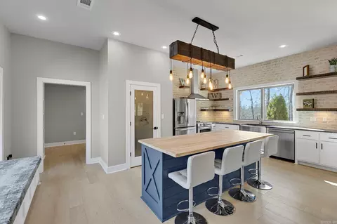 Kitchen - 6089 Castle Rock, Benton, AR 72019 photo 2 of 5