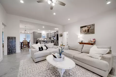 Living - 17 Elderberry Ln, Conway, AR 72034 photo 4 of 5