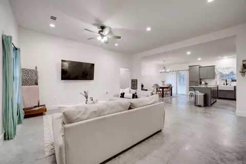 Living - 17 Elderberry Ln, Conway, AR 72034 photo 1 of 5