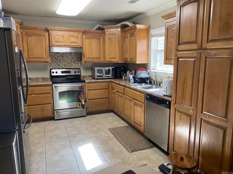 Kitchen - 21765 Silver Maple Dr, Hensley, AR 72065 photo 2 of 3