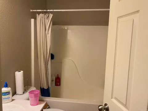 Bath - 21765 Silver Maple Dr, Hensley, AR 72065 photo 2 of 2
