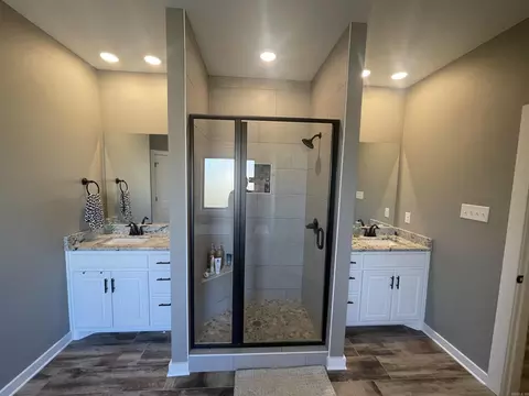 Bath - 148 Hayden Dr, Beebe, AR 72012 photo 1 of 4