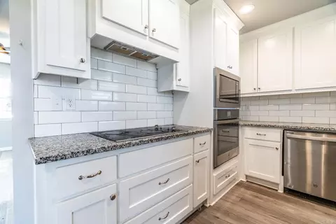 Kitchen - 906 W Mississippi St, Beebe, AR 72012 photo 3 of 4