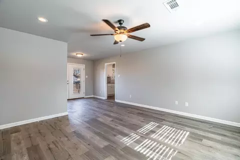 Living - 906 W Mississippi St, Beebe, AR 72012 photo 1 of 1