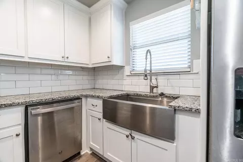 Kitchen - 906 W Mississippi St, Beebe, AR 72012 photo 4 of 4