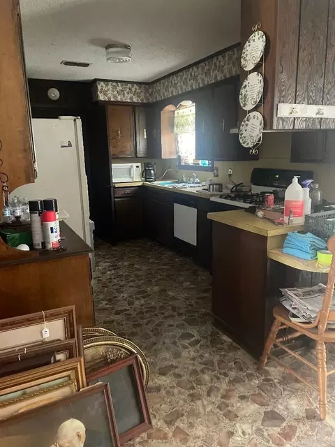 Kitchen - 260 S Ellen Dr, Ashdown, AR 71822 photo 1 of 2