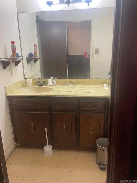 Bath - 260 S Ellen Dr, Ashdown, AR 71822 photo 1 of 3
