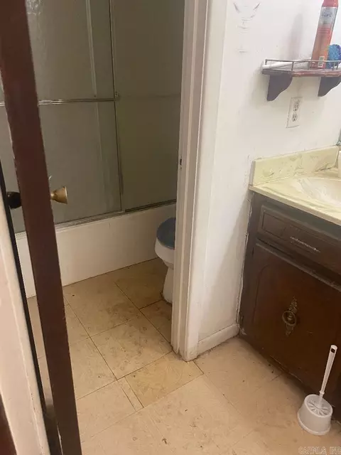 Bath - 260 S Ellen Dr, Ashdown, AR 71822 photo 2 of 3
