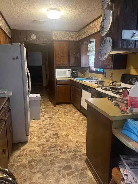 Kitchen - 260 S Ellen Dr, Ashdown, AR 71822 photo 2 of 2