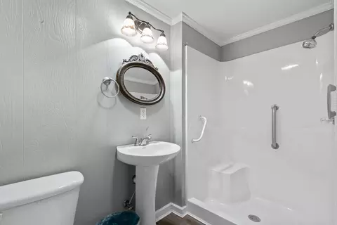 Bath - 4108 Sandra Ln, Benton, AR 72019 photo 1 of 2