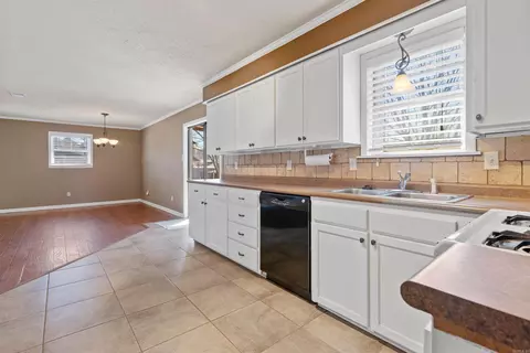 Kitchen - 4108 Sandra Ln, Benton, AR 72019 photo 2 of 3
