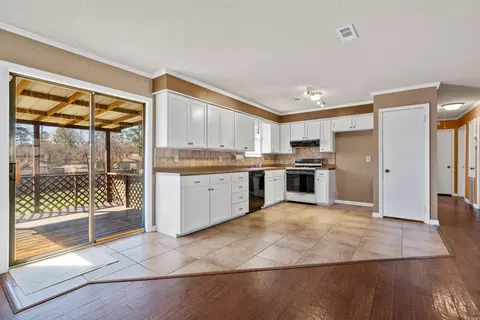 Kitchen - 4108 Sandra Ln, Benton, AR 72019 photo 3 of 3