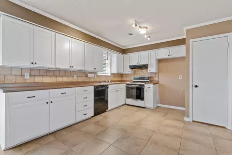 Kitchen - 4108 Sandra Ln, Benton, AR 72019 photo 1 of 3