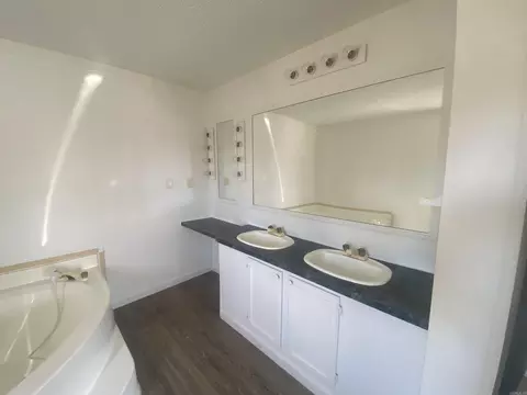 Bath - 893 Ridge Rd, El Paso, AR 72045 photo 3 of 4