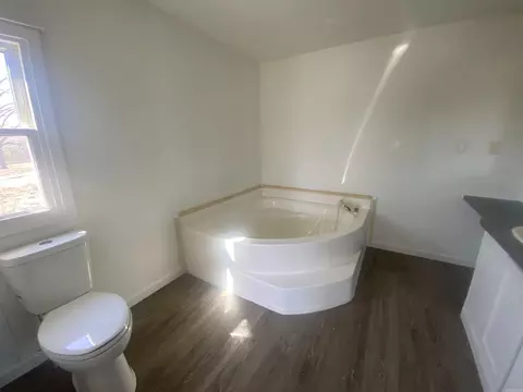 Bath - 893 Ridge Rd, El Paso, AR 72045 photo 2 of 4