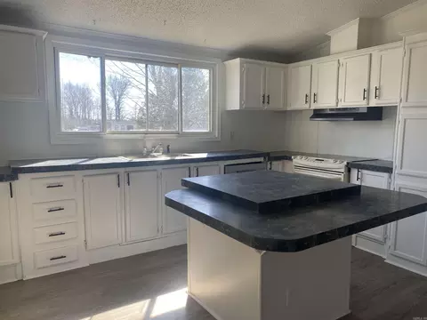 Kitchen - 893 Ridge Rd, El Paso, AR 72045 photo 4 of 5