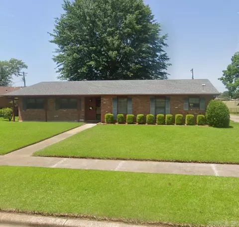 Exterior - 2803 E 10th, Pine Bluff, AR 71603 photo 1 of 4