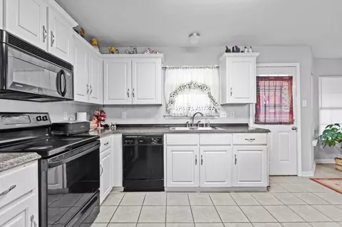 Kitchen - 104 Meadows Ln, Beebe, AR 72012 photo 2 of 3