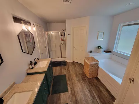 Bath - 20 Honor Ln, Conway, AR 72032 photo 2 of 4