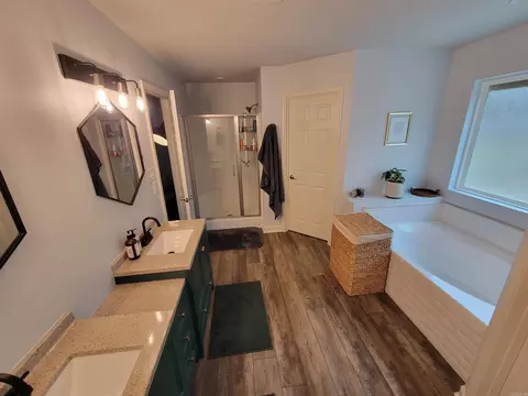 Bath - 20 Honor Ln, Conway, AR 72032 photo 3 of 4