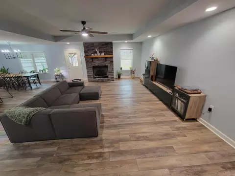 Living - 20 Honor Ln, Conway, AR 72032 photo 3 of 5