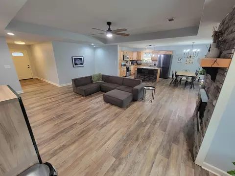 Living - 20 Honor Ln, Conway, AR 72032 photo 2 of 5
