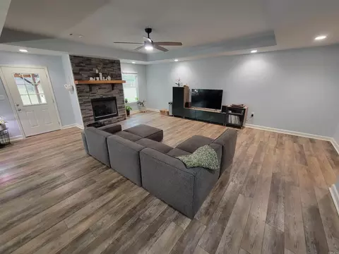 Living - 20 Honor Ln, Conway, AR 72032 photo 4 of 5