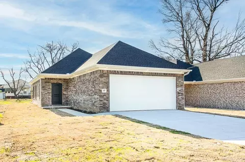 Exterior - 409 N 4th St, Cabot, AR 72023 photo 2 of 6