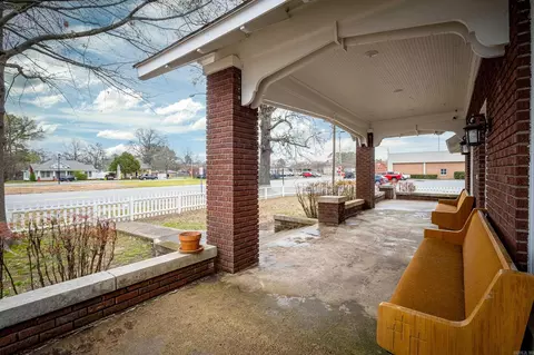 305 W Front St, Lonoke, AR 72086 photo 3