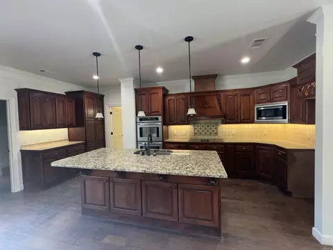 Kitchen - 24 Piney Trl, Cabot, AR 72023 photo 4 of 7