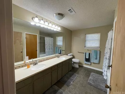 Bath - 904 N Main St, Beebe, AR 72012 photo 3 of 5