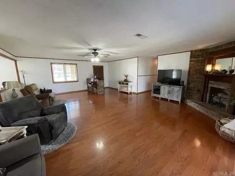 Living - 904 N Main St, Beebe, AR 72012 photo 3 of 6