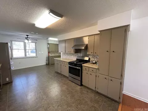 Kitchen - 904 N Main St, Beebe, AR 72012 photo 4 of 5