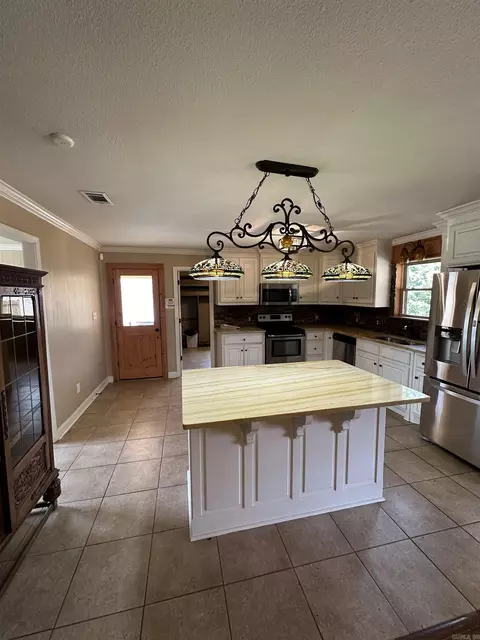 Kitchen - 4626 Springhill Rd, Bryant, AR 72019 photo 1 of 2