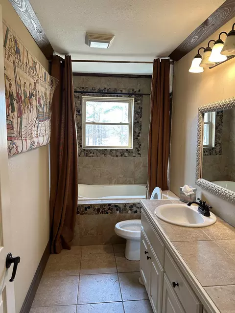 Bath - 4626 Springhill Rd, Bryant, AR 72019 photo 1 of 3