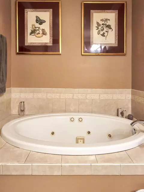 Bath - 701 Liberty St, Marked Tree, AR 72365 photo 3 of 4