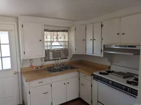 Kitchen - 69 Lady Ghost Ln, Sims, AR 71969 photo 4 of 4