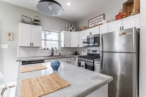 Kitchen - 18 Cobblestone Dr, Greenbrier, AR 72058 photo 10 of 12