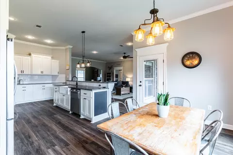 Kitchen - 18 Cobblestone Dr, Greenbrier, AR 72058 photo 8 of 12